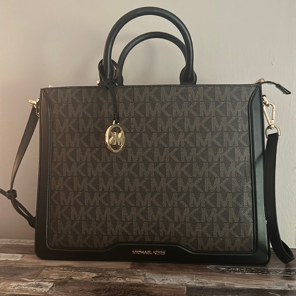 Brand New! Micheal Kors Purse